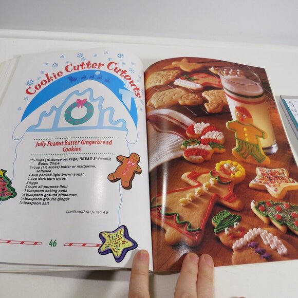 Santa's Favorite Cookies Cookbook Paperback 64pgs - Picture 4 of 13